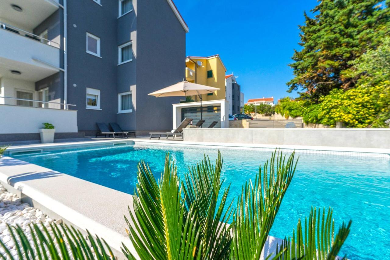 Summer Breeze Pool Apartments Новалья Экстерьер фото